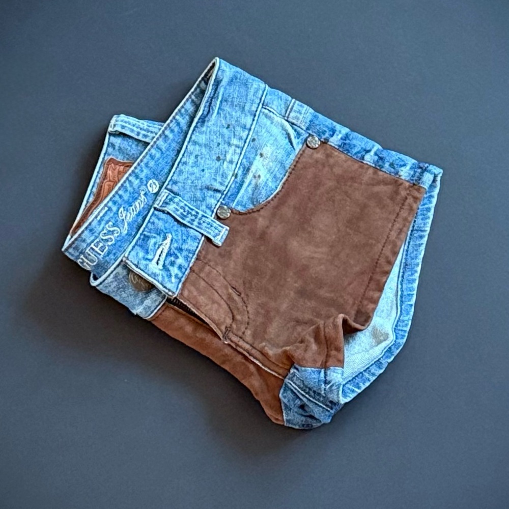 Guess Denim Shorts – Brown Suede-Inspired Lining – Size 25